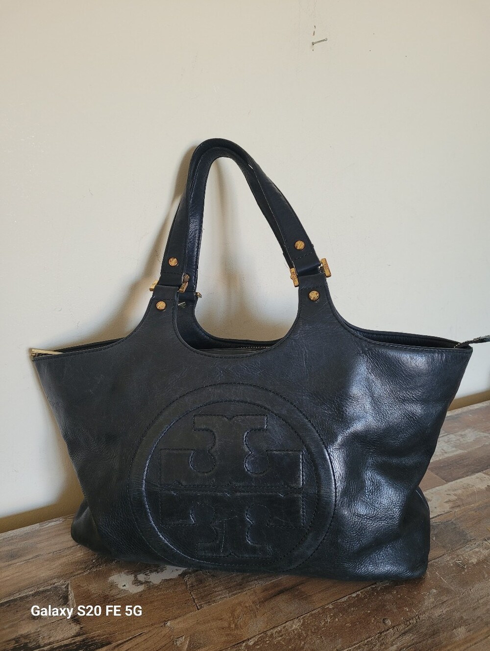 Tory Burch Vintage Leather Shoulder Bag.